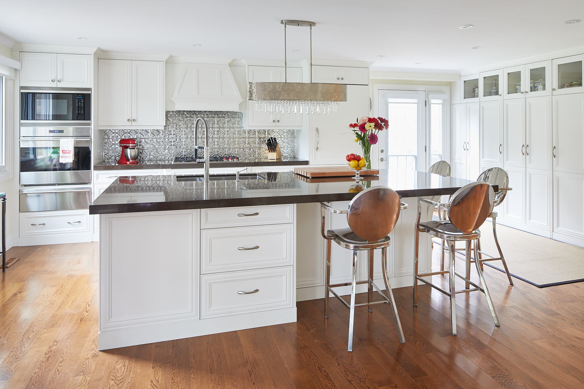Custom kitchen renovation by Harbour Kitchens — Mississauga GTA